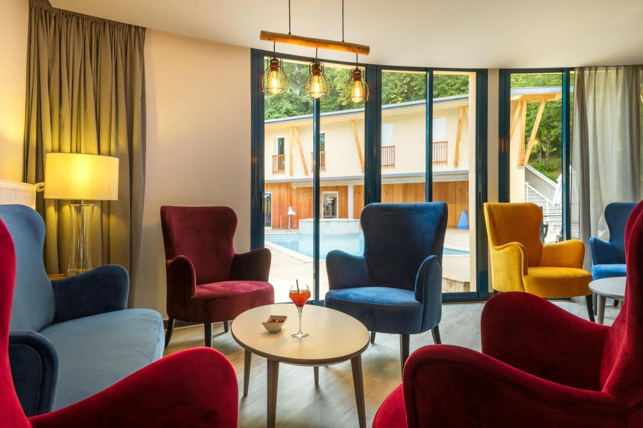 Logis Hotel Parenthese, Restaurant & Spa Chille Zewnętrze zdjęcie
